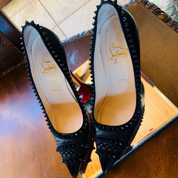 Beautiful C. Louboutin Black Pigalle Spiked Pumps - Picture 5 of 7